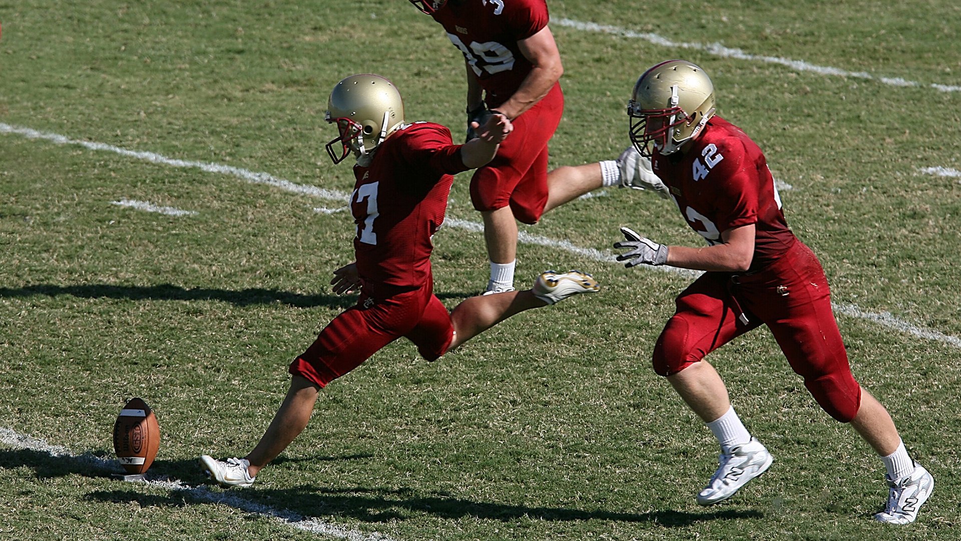 爱游戏中国-逆境中奋勇：车手如何应对压力，车手需要怎么训练